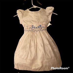 Amazing Girls party dress With great detail from designer Laura Ashley size 2T